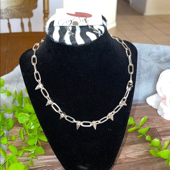 Elegant Silver Oval Link Necklace - Picture 1 of 5